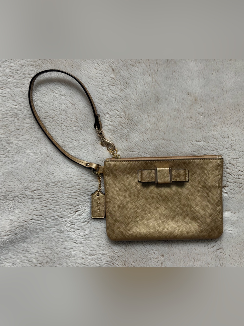 Coach Darcy Bow Gold Saffiano Leather Wristlet With Hanging Tag